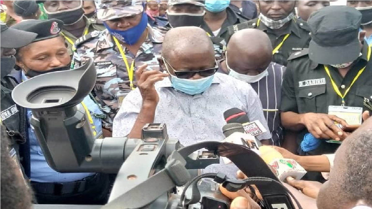 Thugs attack Journalists at Oshiomhole’s polling unit for taking pictures