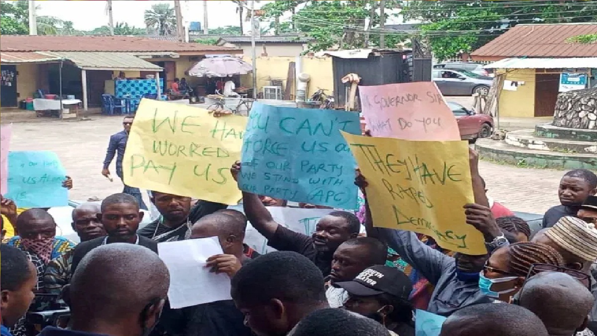 Elected APC councillors in Edo protest over unpaid salaries by Gov Obaseki