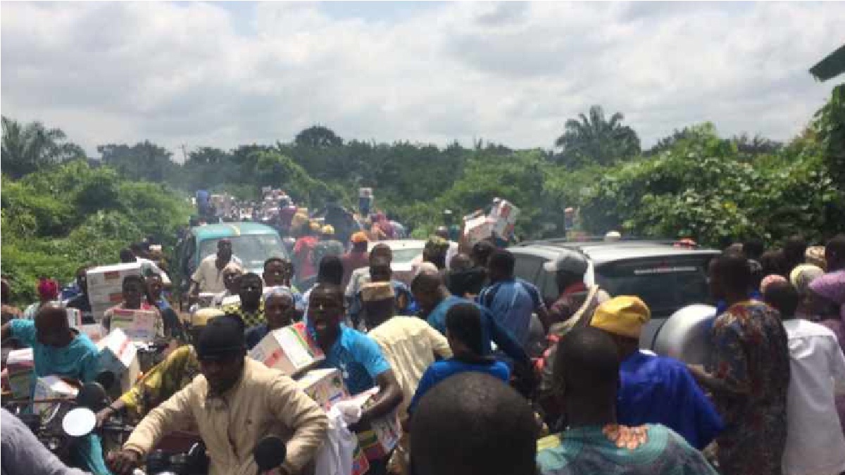 Hoodlums, Residents Attack Warehouse In Osun, Loot COVID-19 Palliatives