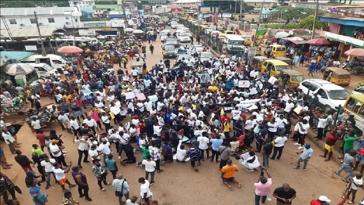 Hoodlums attack another media house in Lagos