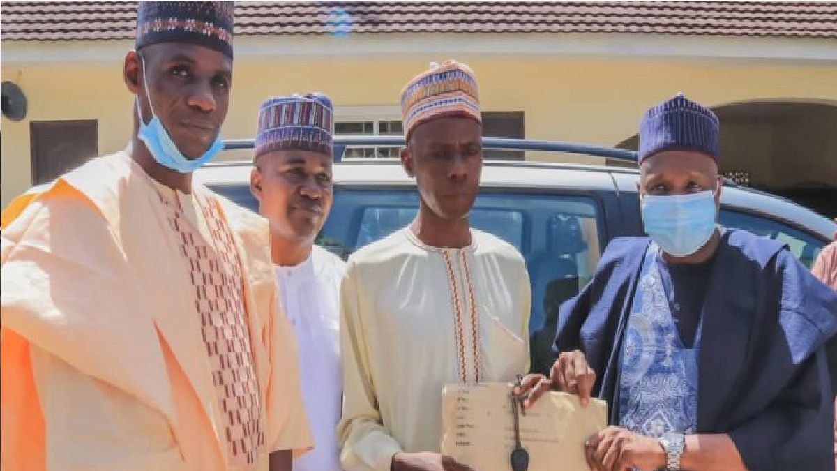 Governor Yahaya gifts N2m, car to man who trekked for Buhari