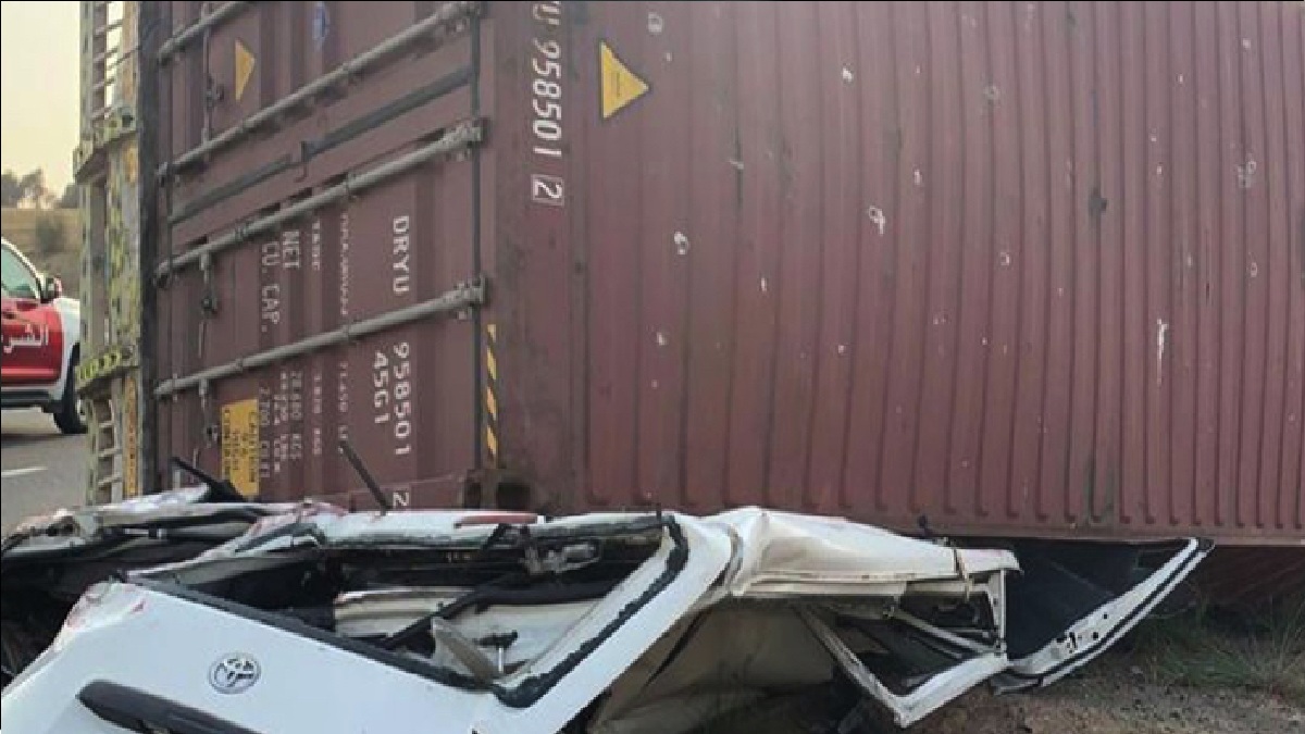Three killed, four injured as container falls on an 18-seaterl bus in Ibadan