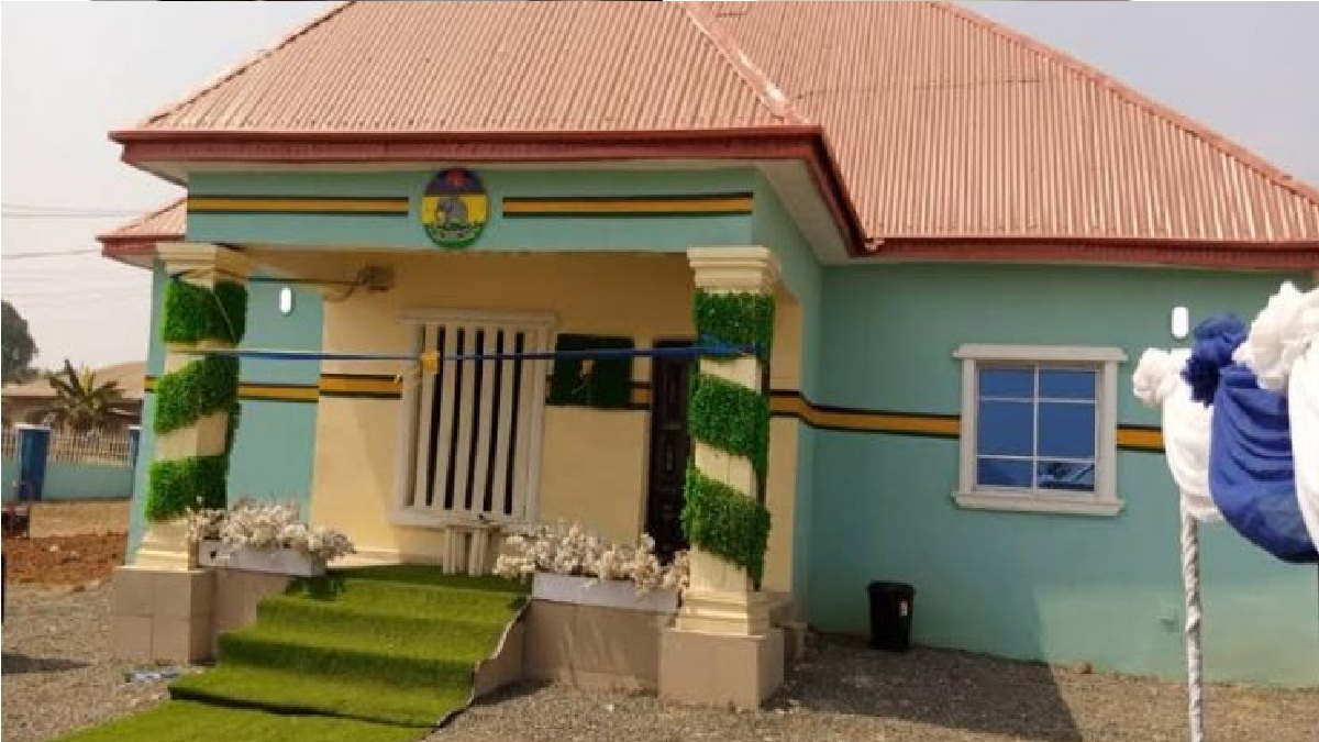 Fayemi begs Ekiti residents to see police as their friends as he commissions newly built police station