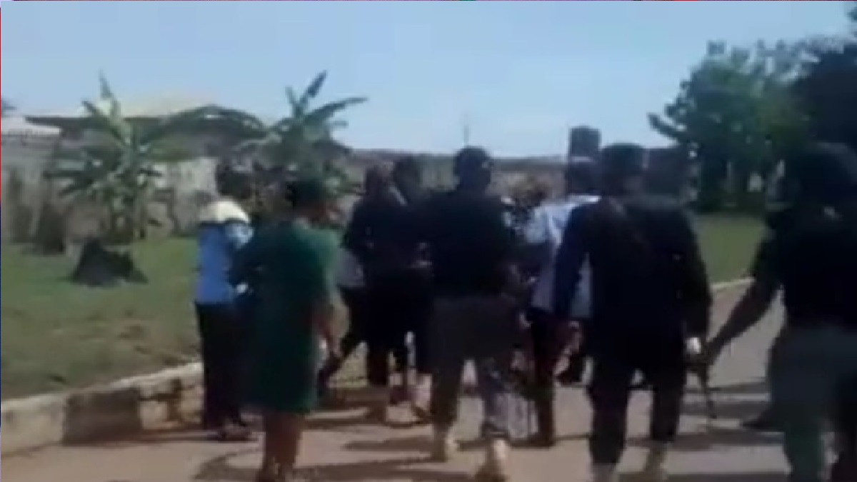 Policemen ‘harass’ principal and teachers in Ekiti school for ‘reprimanding’ officer’s daughter