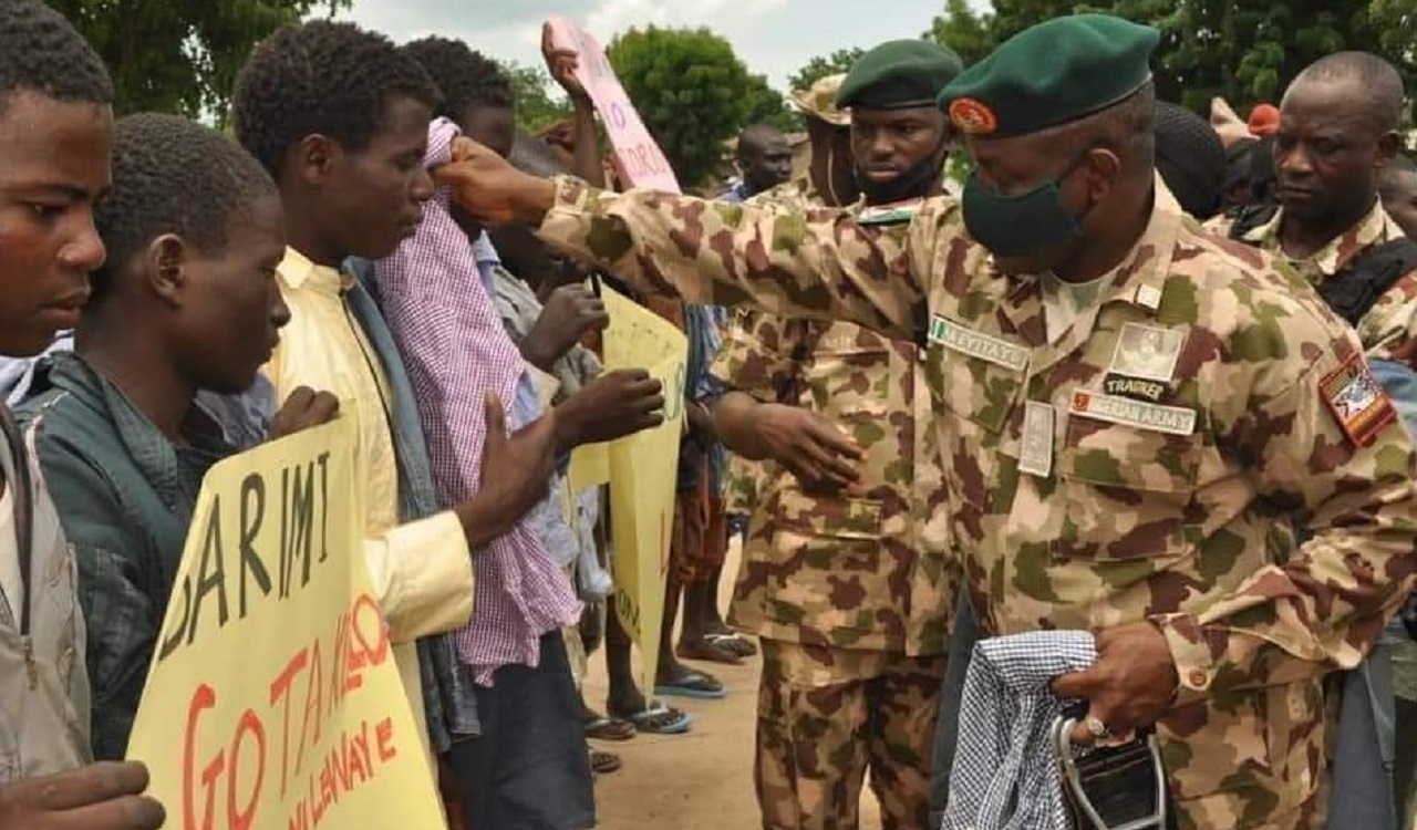 photos of army donating food items to ‘repentant’ Boko Haram leaders