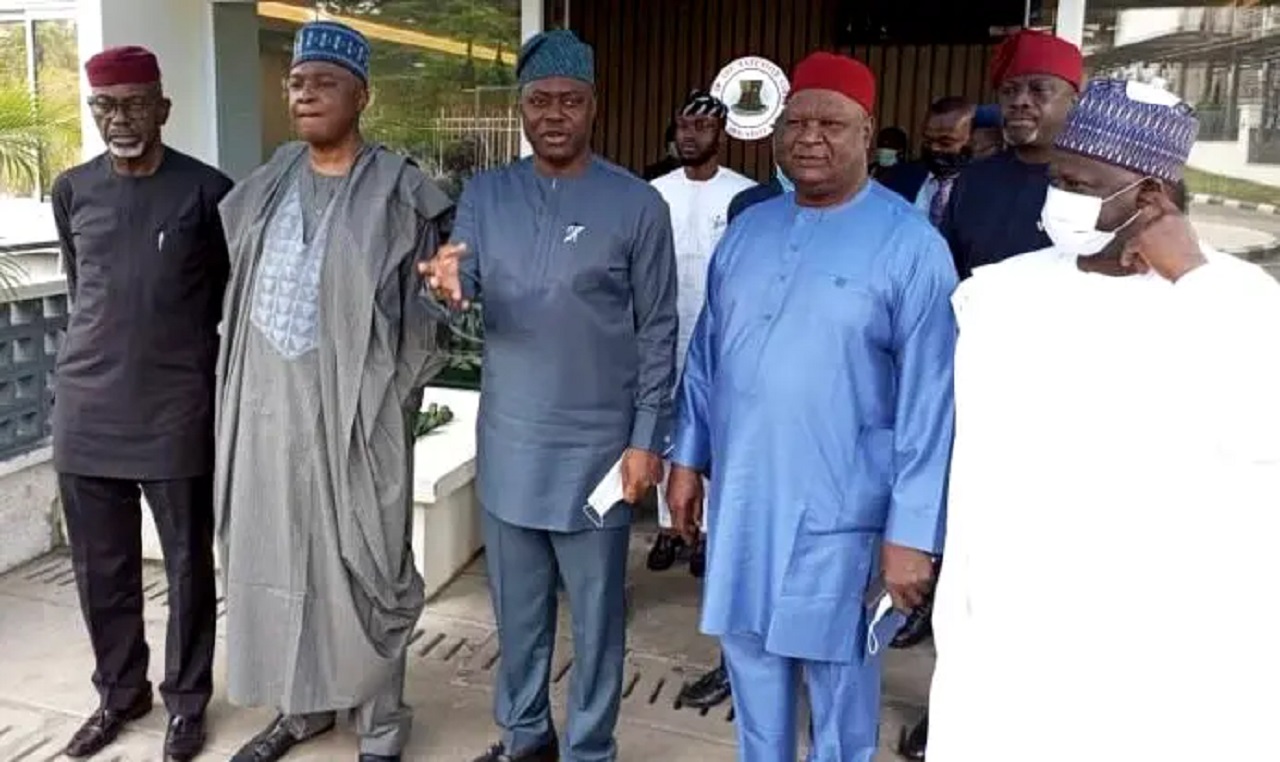 From left: Former Governor of Cross Rivers State, Liyel Imoke; Senator Bukola Saraki, Chairman, PDP Reconciliation Committee; Governor Seyi Makinde of Oyo State; former Senate President, Anyim Pius Anyim, and others during the visit.