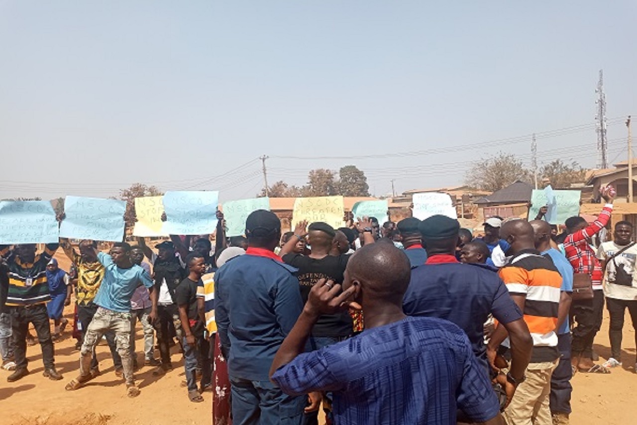 Protest rocks Osun NSCDC