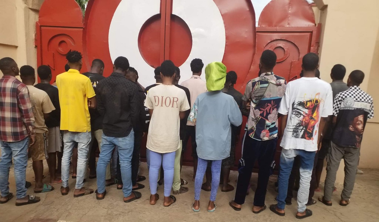 EFCC arrests 30 yahoo boys in Ekiti