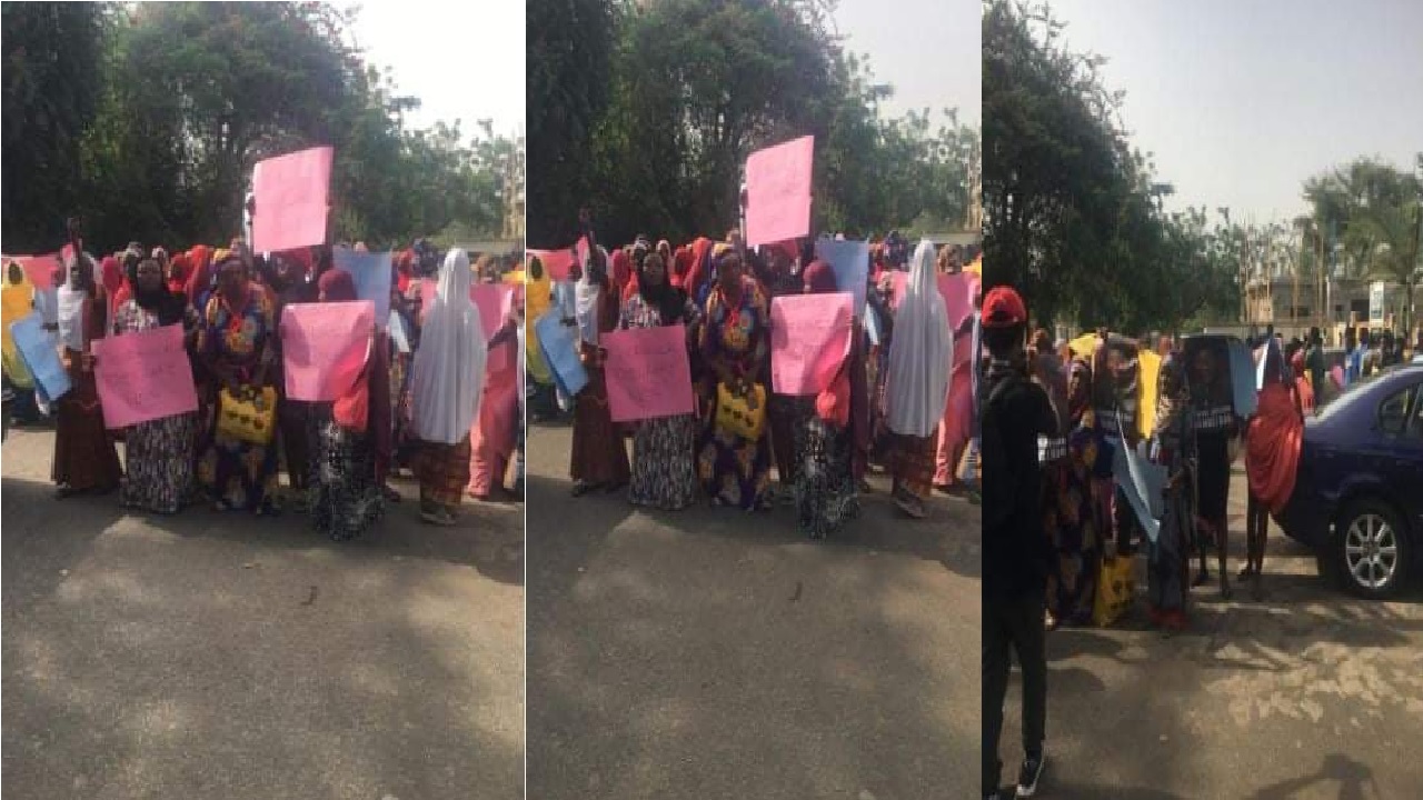 Protesters storm Jonathan office