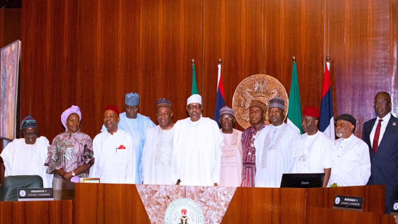 Buhari meet outgoing ministers