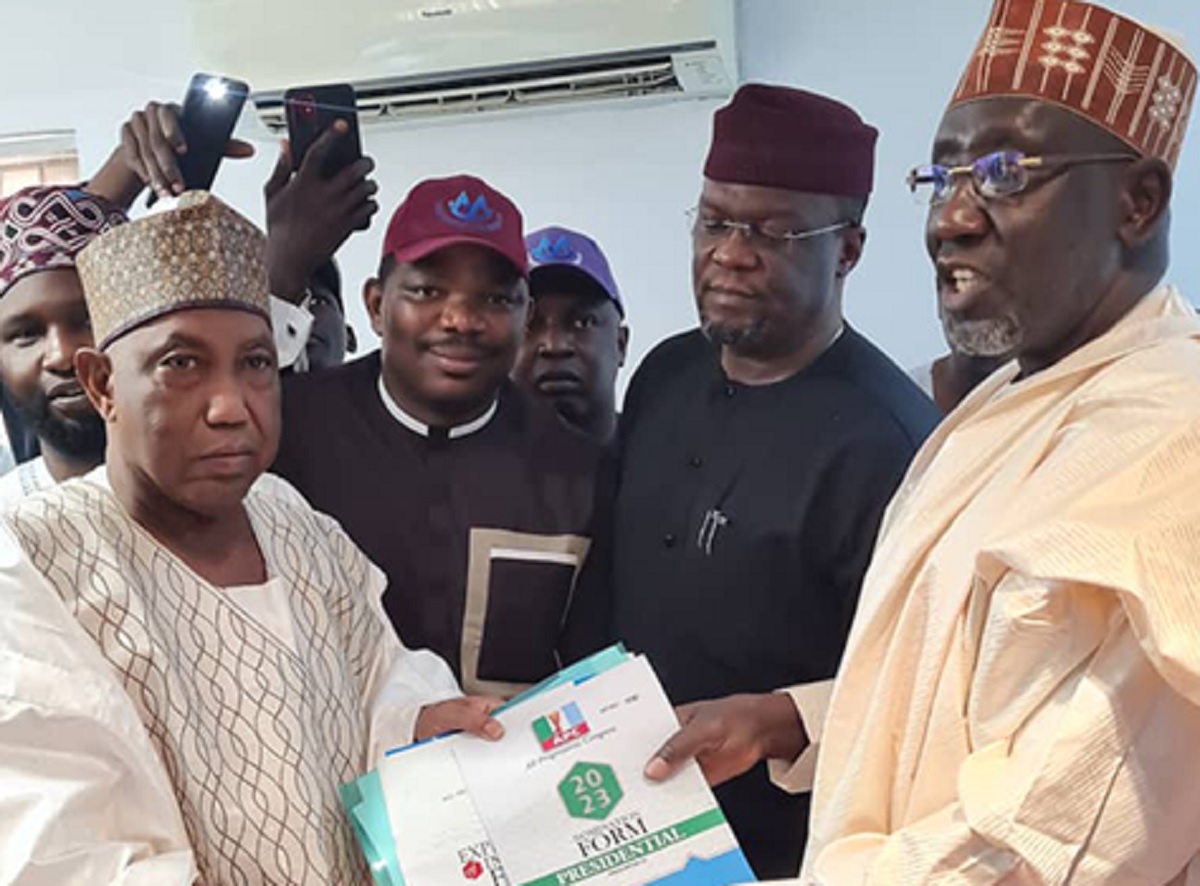 Support groups pick up Osinbajo nomination form