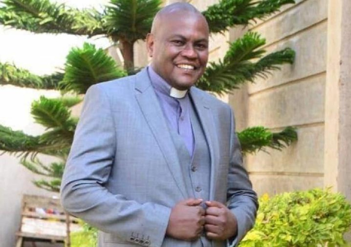Reverend father dies in hotel