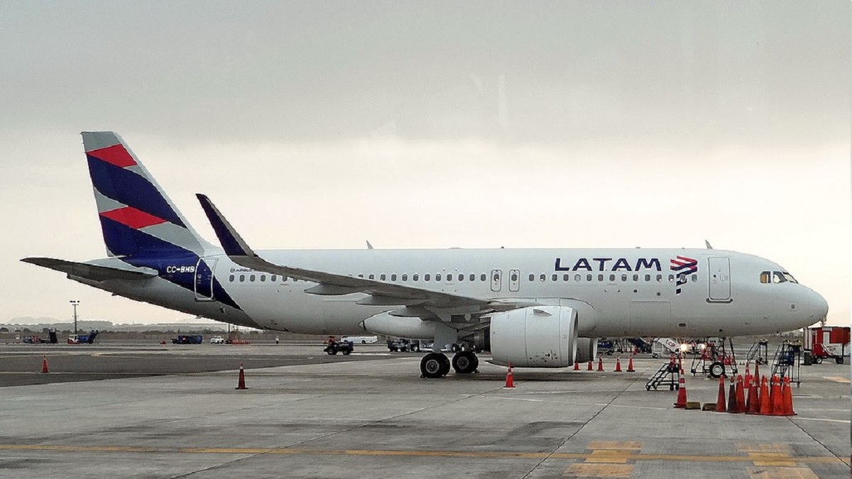Pilot dies mid-air as co-pilot lands plane with 271 passengers in Panama