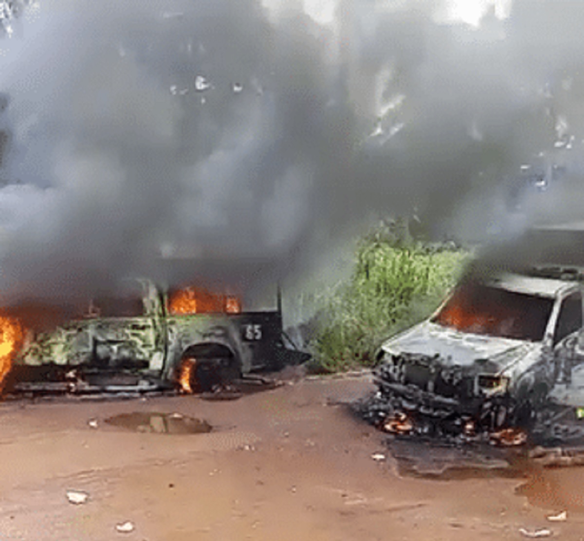 Gunmen Kill Eight Soldiers, Policemen, NSCDC Personnel In Imo, Set Their Vehicles Ablaze