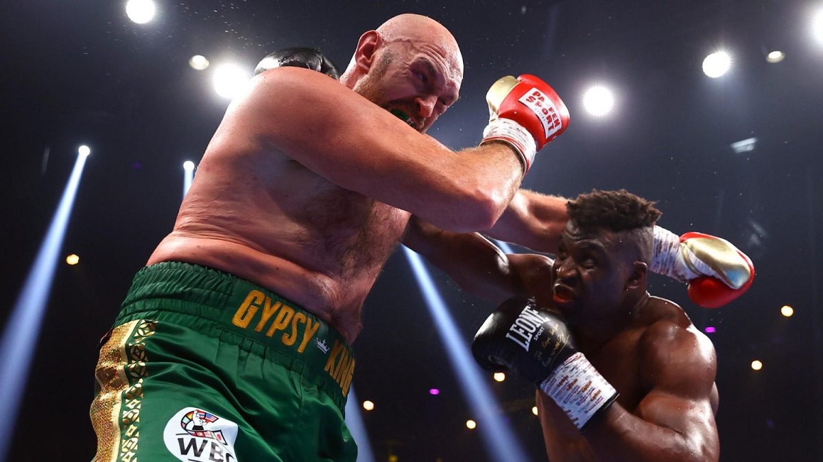 Fury Escapes Defeat by Ngannou